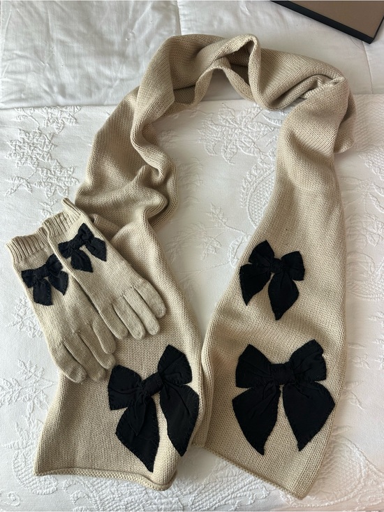 kate spade Accessories - kate spade Beige Scarf and Glove Set with Black Bow Accents BEAUTIFUL